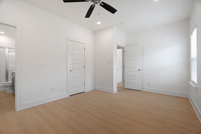 Building Photo - The Chalet at Been Road Villas 3 Bed, 2 Bath