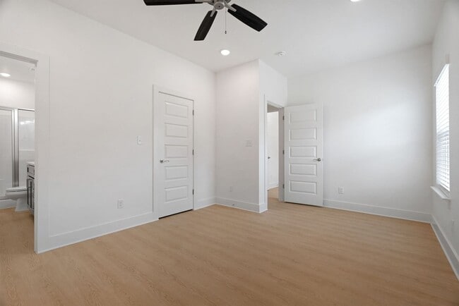 Building Photo - The Chateau at Been Road Villas 3 Bed, 2.5 Bath