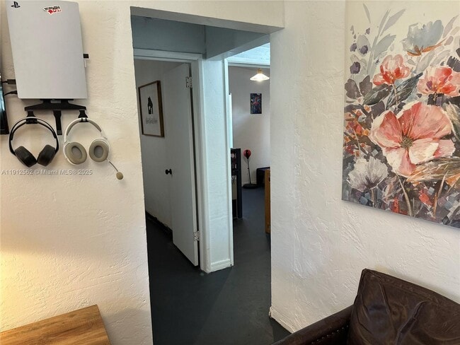 Building Photo - 420 NE 12th St