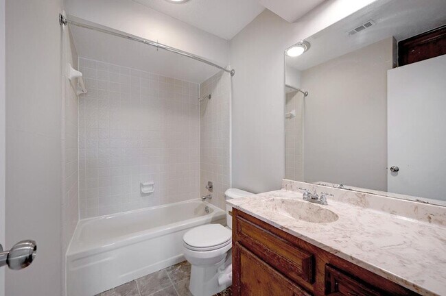 Building Photo - 10 Cypress Fairway Village