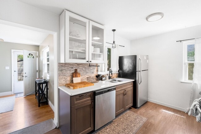 Building Photo - 3BD, 1BA Edgewater Home with Lard Back Yard and 2-Car Garage
