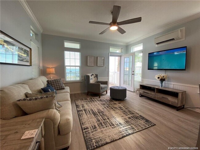 Building Photo - 18 NE Nautical Pl