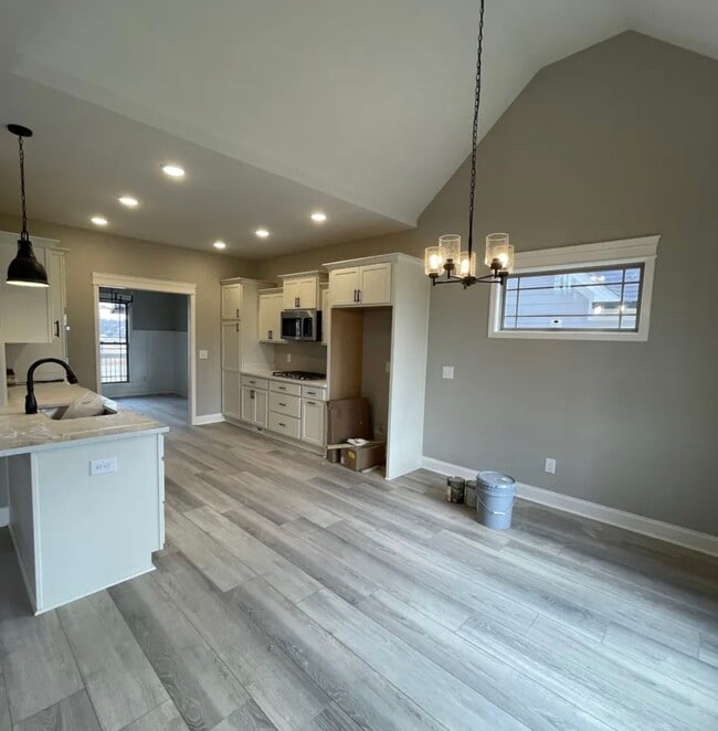 Building Photo - 446 Spiderwort Dr