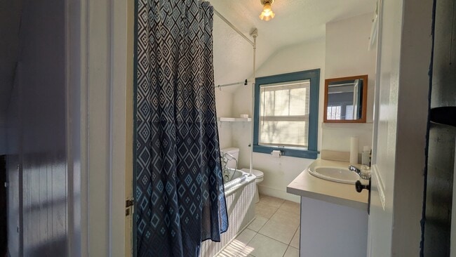 Building Photo - 1109 SW 19th St