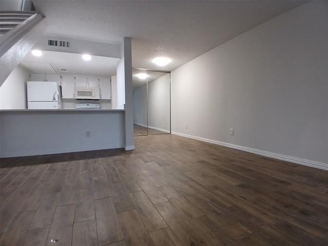 Building Photo - 4640 Country Creek Dr