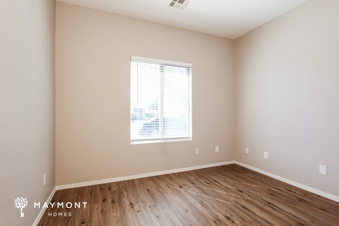 Building Photo - 5990 E Sunrise Cir