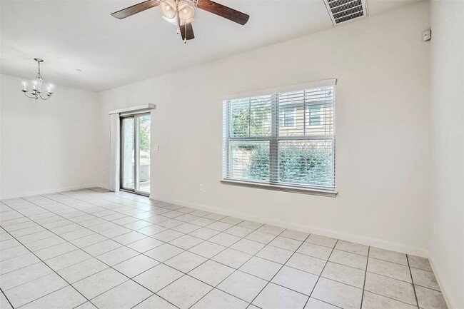 Building Photo - 1620 Bryant Dr