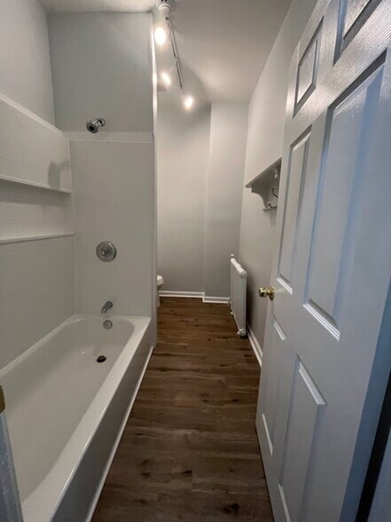 Building Photo - 1015 Dekalb Street