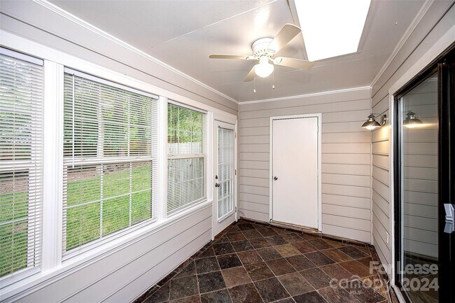 Building Photo - 8225 Pineville-Matthews Rd