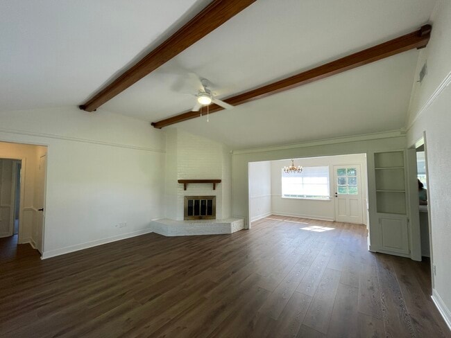 Building Photo - 15021 Hillview Rd