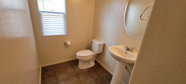 Building Photo - Copper Basin 3 bedroom 2.5 bath