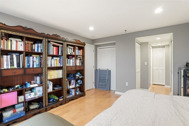 Building Photo - 20 Webster St