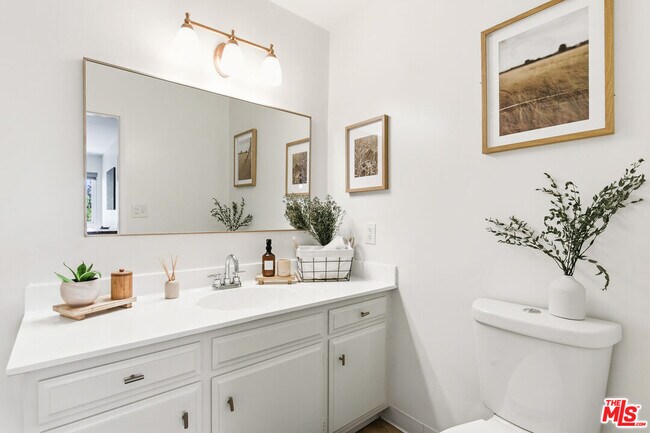 Building Photo - 5625 Green Valley Cir