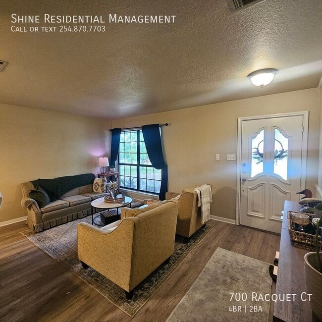 Building Photo - 700 Racquet Ct