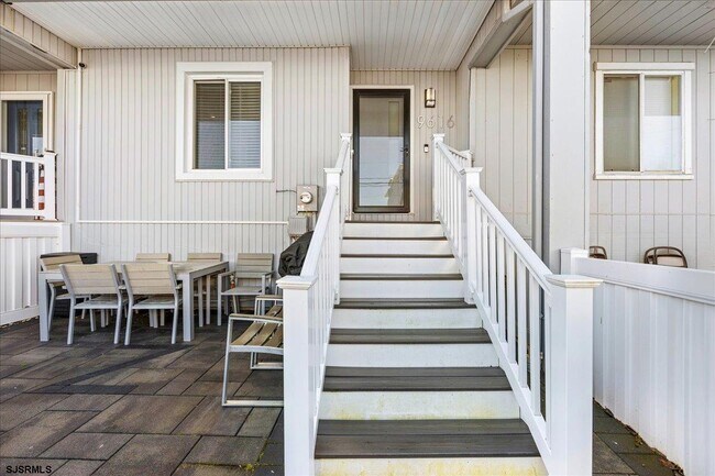 Building Photo - 9616 Pacific Ave