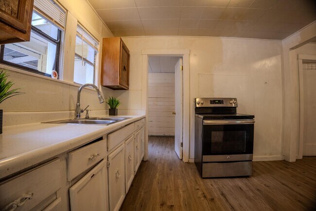 Building Photo - 2896 Clay St