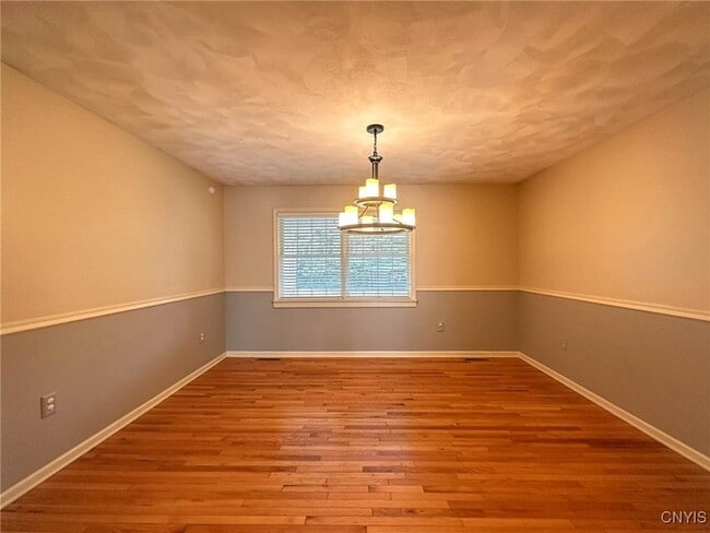 Building Photo - 97 1/2 Sanger Avenue Unit