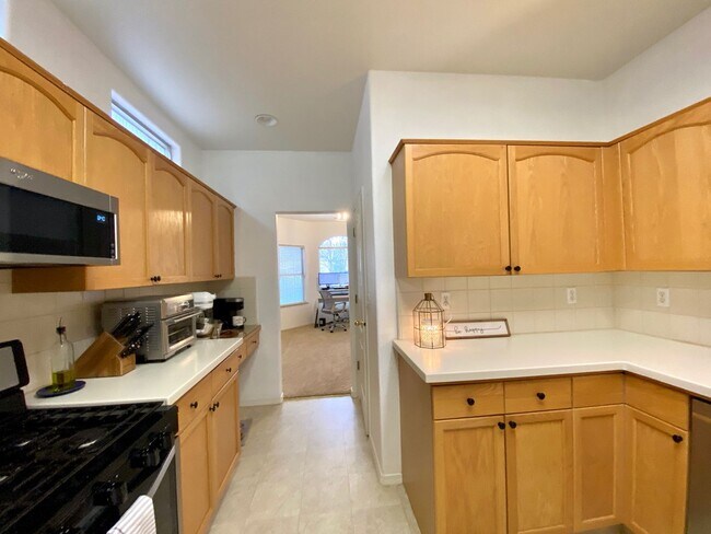 Building Photo - $2,450 Shaw & McCall, 3 Bedrooms - N. Cres...