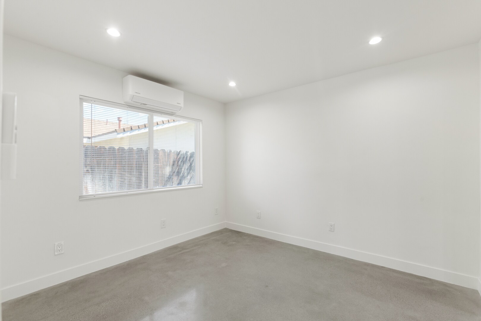 Bedroom - 23046 Saticoy St