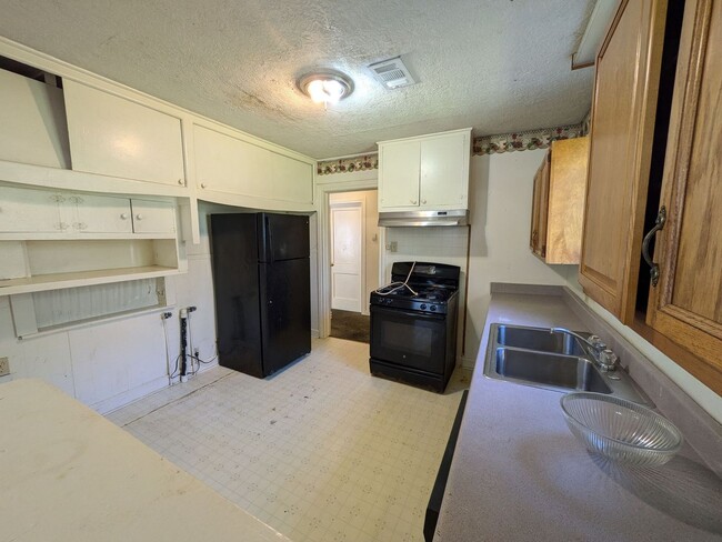 Building Photo - 4670 Maddox St