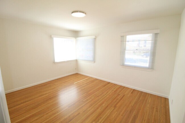 Building Photo - 86-90joanne