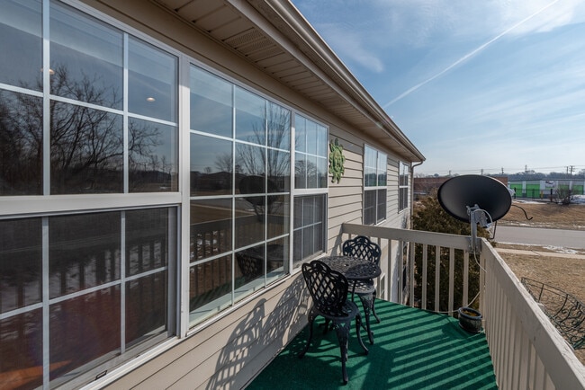 Building Photo - 974 N Village Dr