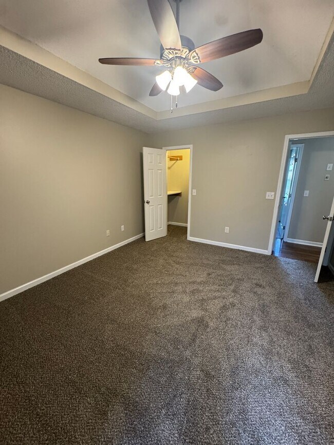 Building Photo - 509 S Whippoorwill Dr