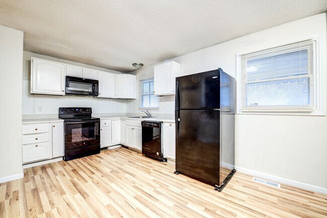 Building Photo - Charming 3-Bedroom Ranch Home in Hazelwood School District