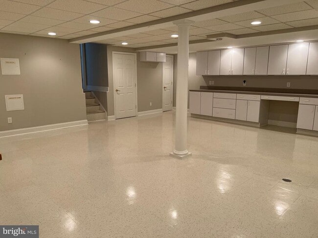 Building Photo - 6830 Pacific Ln