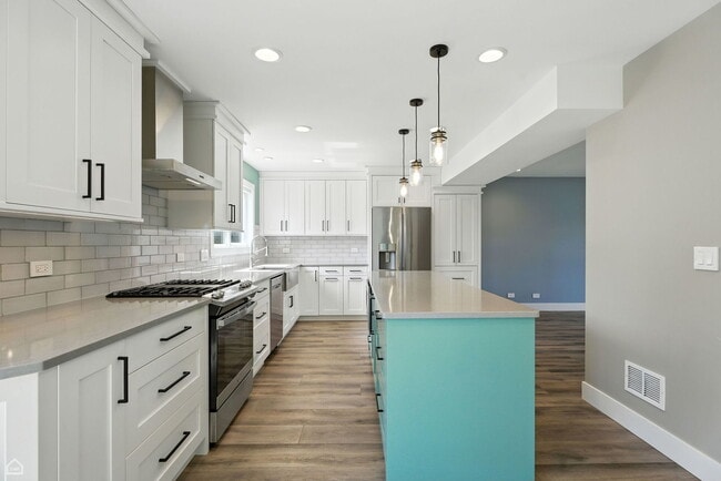 Building Photo - 10167 Bennington Dr