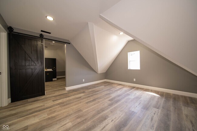 Building Photo - 817 W 5th St