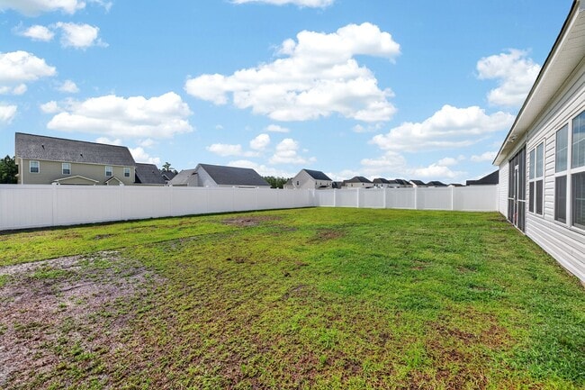Building Photo - Spacious Stateside Home with Bonus Room & Screened-In Porch