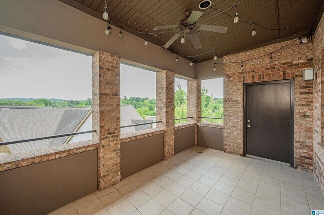 Building Photo - 350 19th St S