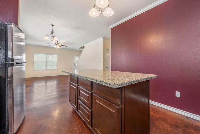 Building Photo - Available August 2026! 4 Bed, 3 Bath in Horse Haven Estates!!