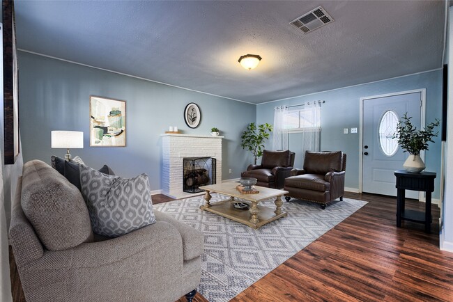 Building Photo - 5907 Nancy Ann St