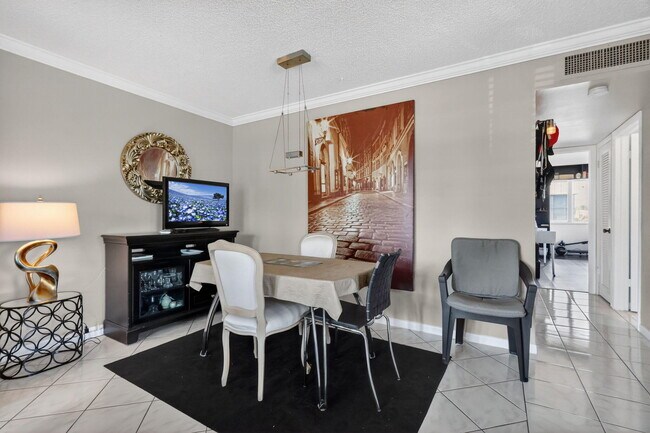 Building Photo - 48 Burgundy Ave