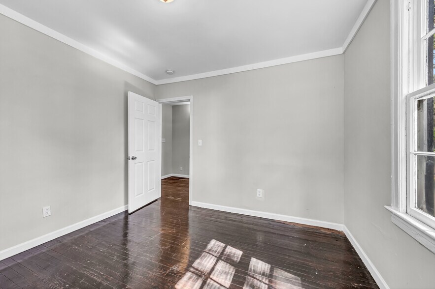 Primary bedroom #2 upstairs - 844 E 37th St