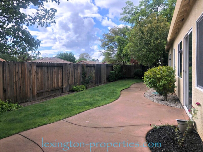 Building Photo - Stunning, 3 Bed, 2 Bath, +Office, Home near Gayaldo Park in Rocklin!