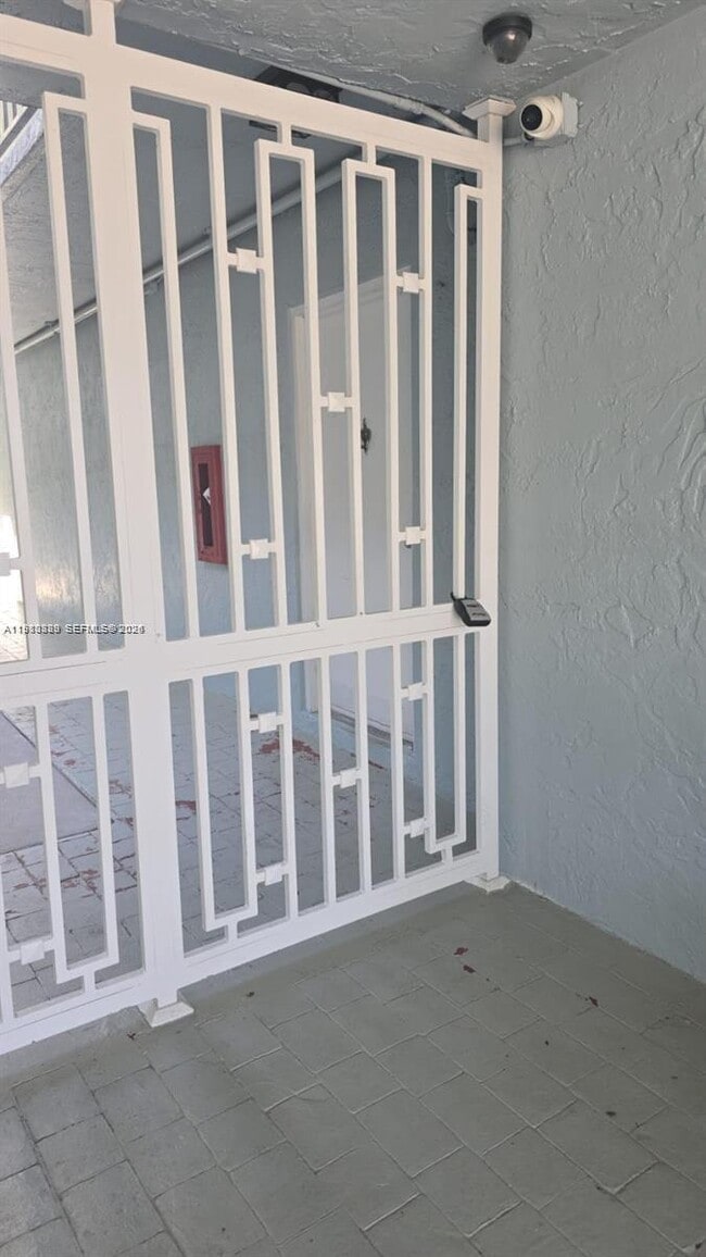 Building Photo - 505 S Pine Island Rd