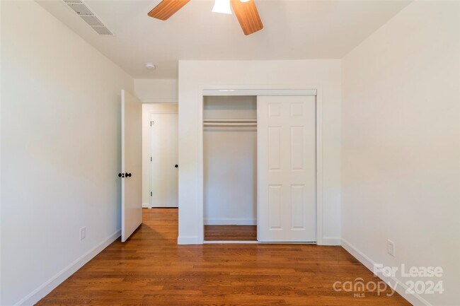 Building Photo - 5020 Coronado Dr