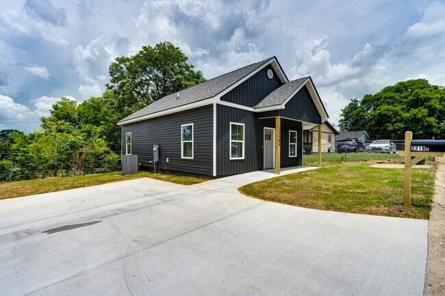 Building Photo - 2219 Citico Ave