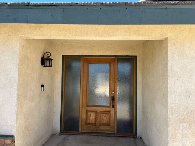 Building Photo - Rosedale House - Move In Ready