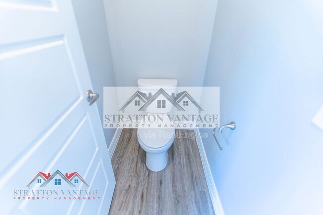 Building Photo - 2821 S Skyline Dr