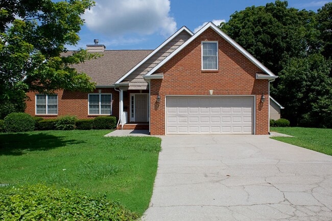 Primary Photo - For Rent - Charming 3BR/2BA Home in Macken...