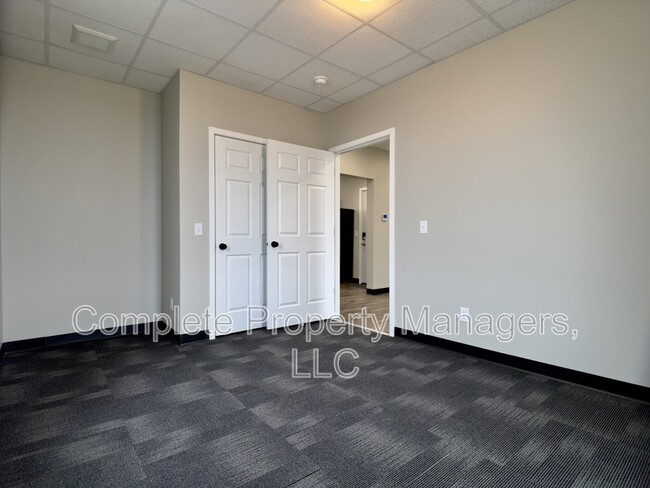 Building Photo - 101 1/2 N Mill St