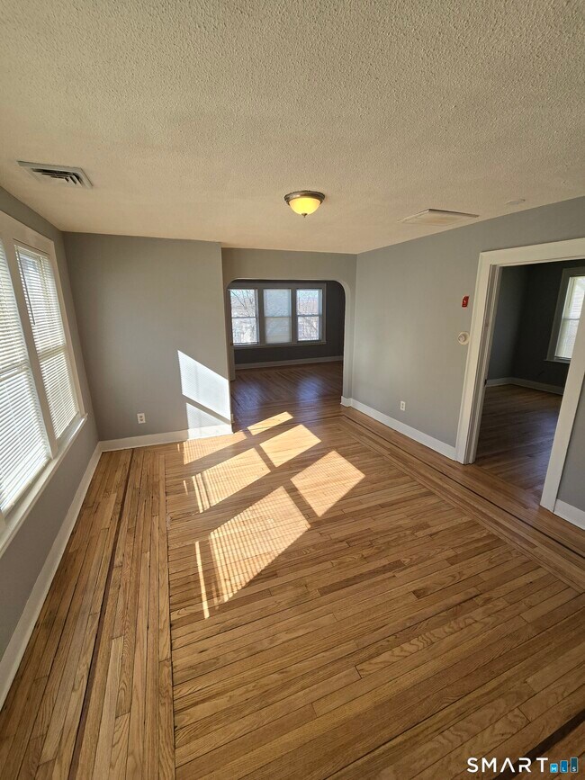 Building Photo - 263 Sheffield Ave