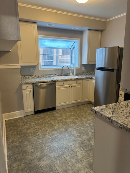 Building Photo - 783 Potomac Ave