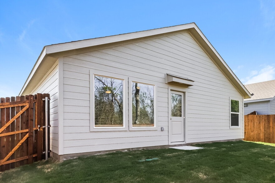 Building Photo - 110 Willow Wy