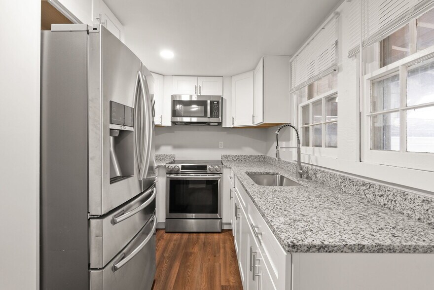 Building Photo - 6578 Edsall Rd