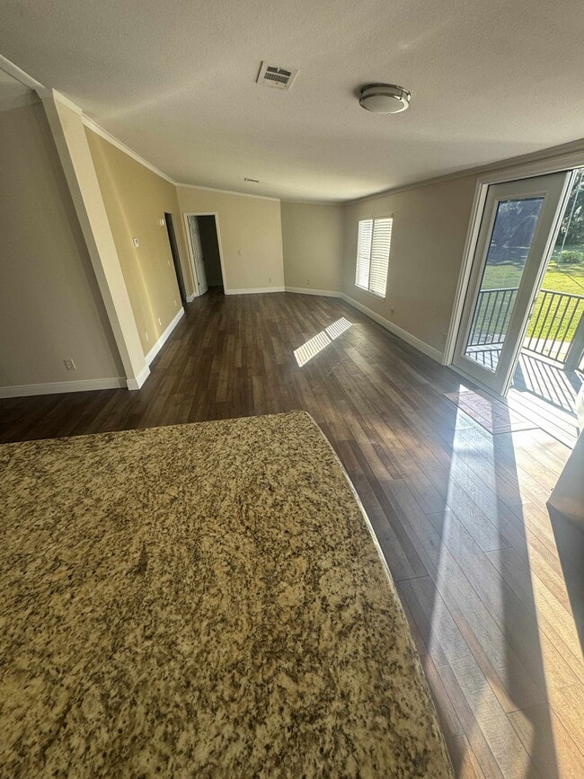 Building Photo - 2816 E Lake Rd